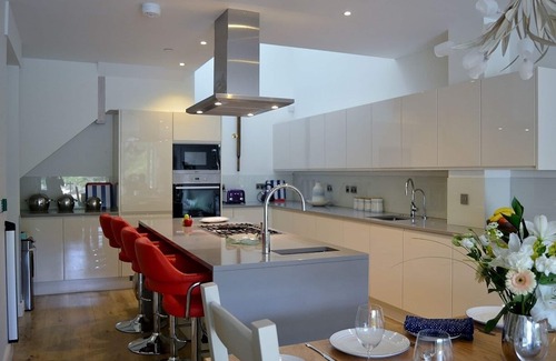 Salcombe Villa | Family friendly five bedroom villa overlooking Salcombe’s beautiful estuary ☀️⛵️🏝️