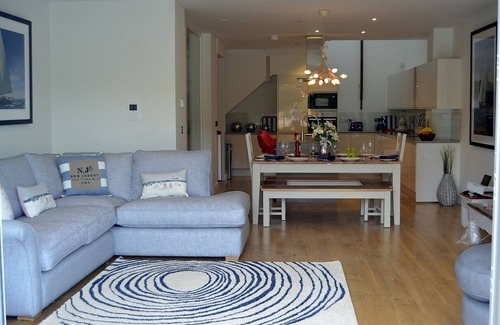 Salcombe Villa | Family friendly five bedroom villa overlooking Salcombe’s beautiful estuary ☀️⛵️🏝️