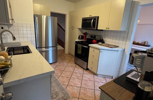 Parkdale House | Family-friendly fully detached home close to Lakeshore, High Park & Roncesvalles