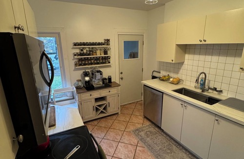 Parkdale House | Family-friendly fully detached home close to Lakeshore, High Park & Roncesvalles