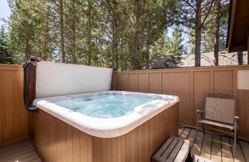 Deer Park House | Family Friendly Fun at Oregon Loop Getaway Sleeps 9 Hot Tub Bikes Pet-Friendly