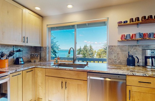 Coupeville House | Family-friendly getaway with deck, gas grill, W/D and wood stove