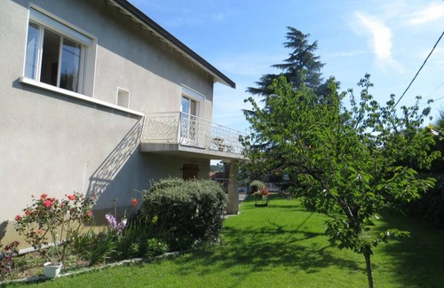 Lorette Apartment | Family-Friendly Gîte with Garden, Near Natural Swimming Area