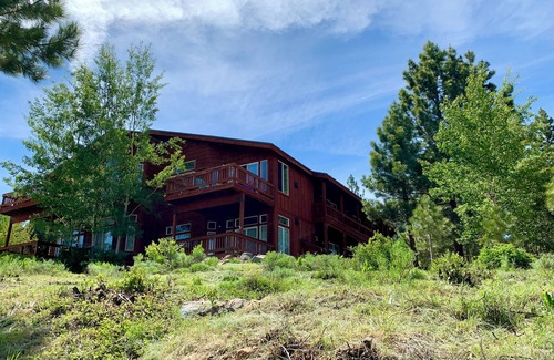 Truckee Condo | Family Friendly, Gorgeous Views and steps to Tahoe Donner Ski Hill