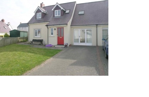Little Haven House | Family friendly house 200m from the sea.