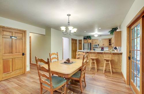 Sturgeon Bay House | Family-Friendly Home in Sturgeon Bay w/Backyard