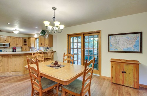 Sturgeon Bay House | Family-Friendly Home in Sturgeon Bay w/Backyard