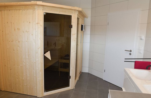 Geeste House | Family-friendly holiday apartment with bio sauna and parking space near the lake