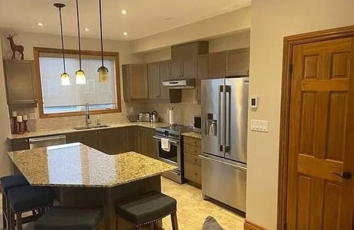 Collingwood House | Family-Friendly Home | Hiking, Beaches, Pool Access | Minutes to Blue Mountain
