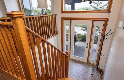 Collingwood House | Family-Friendly Home | Hiking, Beaches, Pool Access | Minutes to Blue Mountain