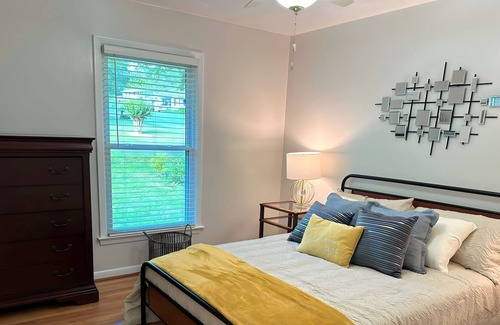 Gainesville House | Family friendly home minutes from the lake