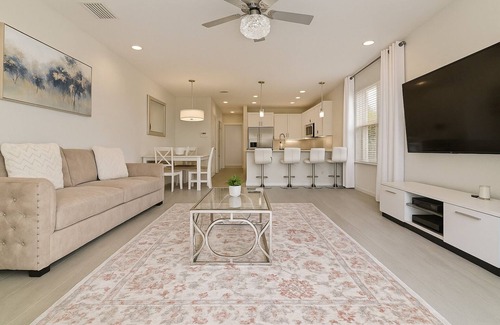 Four Corners Hotel | Family-Friendly Home near Disney