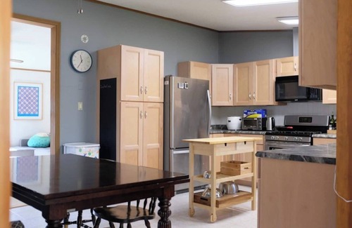 Ancramdale House | Family-Friendly Home in a Private Lake