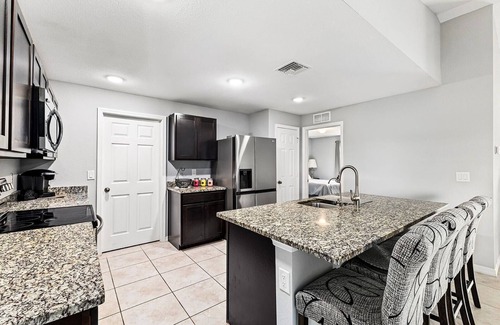 Jacarandas House | Family Friendly Home/BRAND NEW House/Central Location/kitchen essentials/Lanai