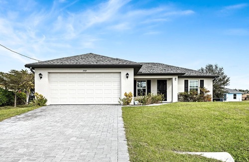 Jacarandas House | Family Friendly Home/BRAND NEW House/Central Location/kitchen essentials/Lanai