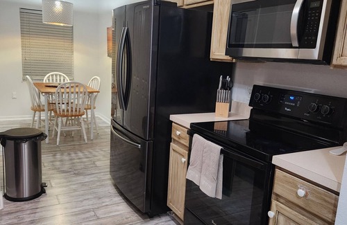 Eagle Pointe South House | Family-Friendly Home close to Theme Parks