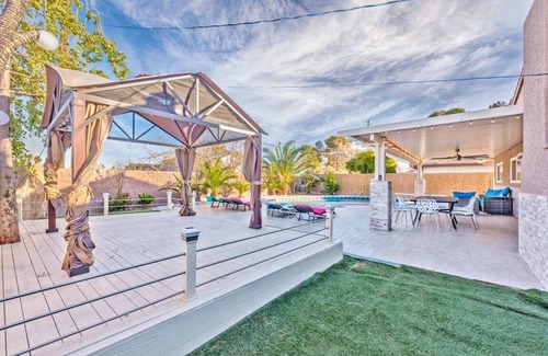 Las Vegas Villa | family-friendly home with in/out games & pool