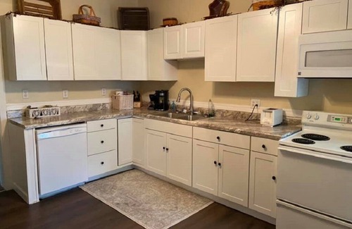 Nashville House | Family Friendly Home between Amish Country and Mohican