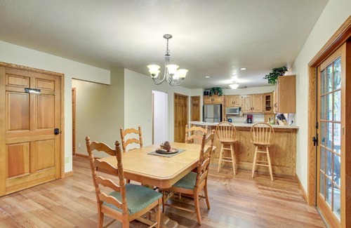 Sturgeon Bay House | Family-Friendly Home in Sturgeon Bay with Backyard