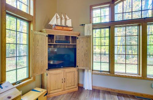 Sturgeon Bay House | Family-Friendly Home in Sturgeon Bay with Backyard