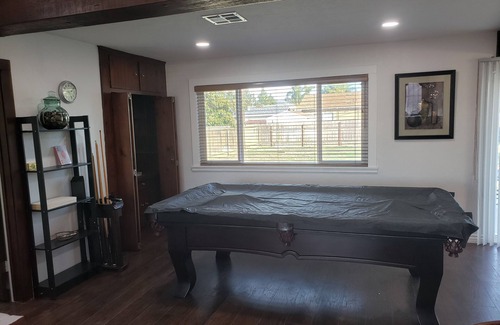 El Cajon House | Family Friendly Home With A Pool Table.