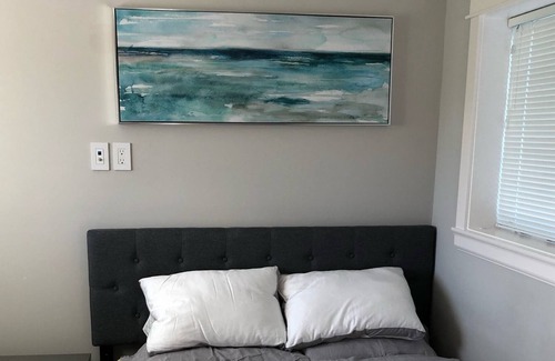Renfrew-Collingwood House | Family friendly house w/ Park & Mountain View