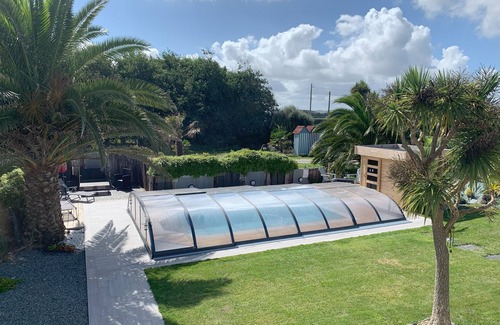 Plouescat House | "Family-Friendly House with Heated Pool & Private Garden – Close to the Beach"