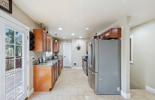 Kalispell House | Family friendly house in Many Lakes with Hot Tub