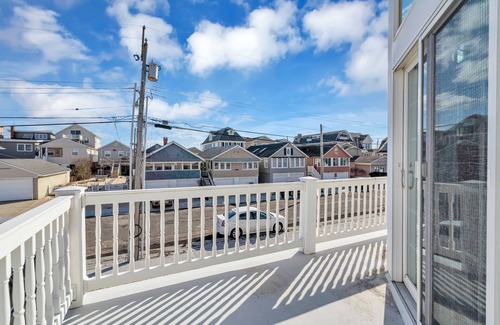 Manasquan House | Family friendly house across the street from Beach!