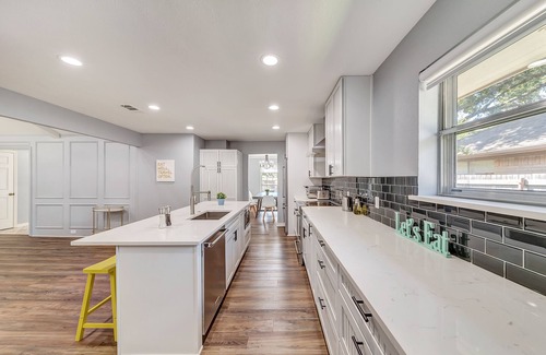 Northeast Carrollton House | Family Friendly, King bed, Close to Highways, Games, Foosball, Grill