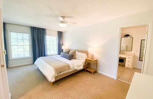 Eatonton House | Family Friendly Lake Sinclair Getaway - kayaks and fire pit
