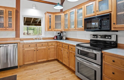 Hartwell House | Family-Friendly Lakefront Cabin with Private Dock
