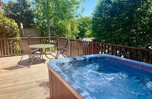 Liverton House | Family Friendly Lodge sleeping 5 with Hot Tub - Devon