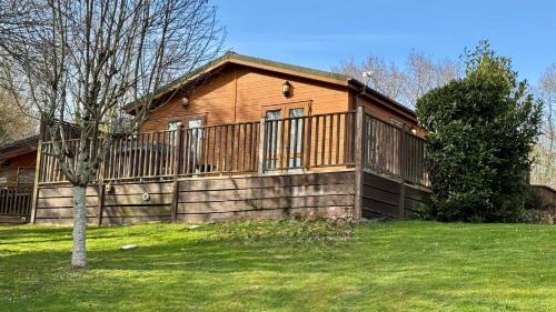 Liverton House | Family Friendly Lodge sleeping 5 with Hot Tub - Devon