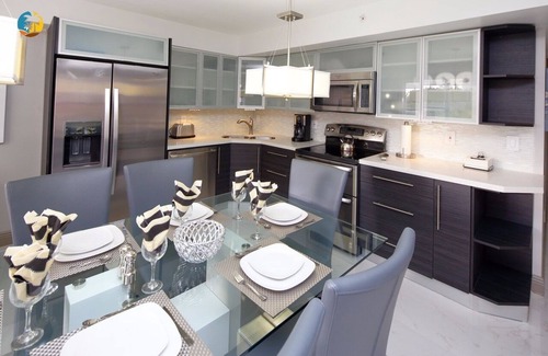 La Gorce Apartment | Family Friendly Modern Beachfront Apartment - 519