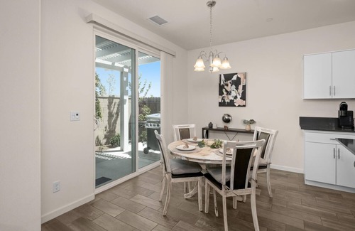 Clovis House | Family Friendly, Modern 3 Bedroom, Ideal for Long Term Stay in a Gated Community