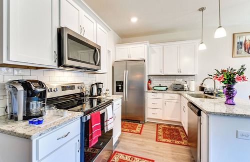 Lula House | Family Friendly: Modern Townhome in Lula!
