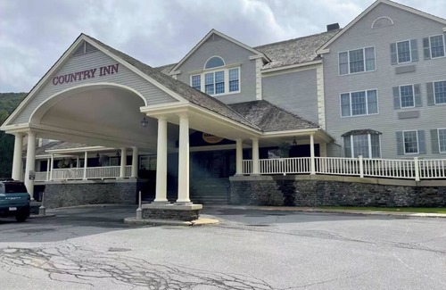 Hancock Condo | Family-Friendly Mountain Retreat at Jiminy Peak, ski on/off, fitness, poolnn