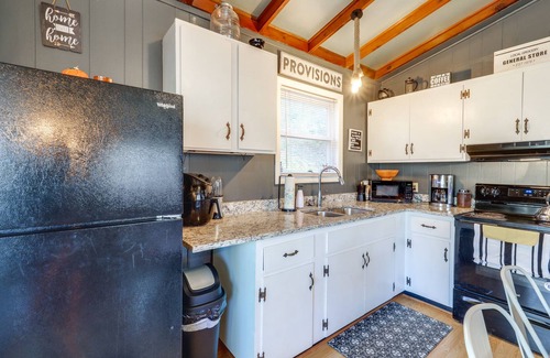 Newland Cottage | Family-Friendly Newland Cottage w/ Fire Pit!