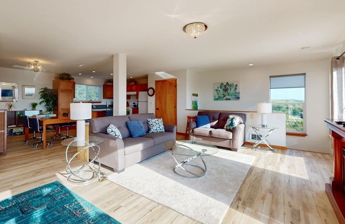 Copalis Beach House | Family-friendly oceanview escape with spacious, wrap around deck and free Wifi