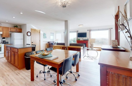 Copalis Beach House | Family-friendly oceanview escape with spacious, wrap around deck and free Wifi
