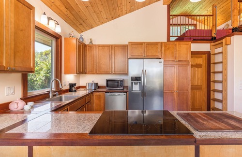 Hawi Cottage | Family-Friendly Ocean View Cottage with Spa on 10 acre private estate