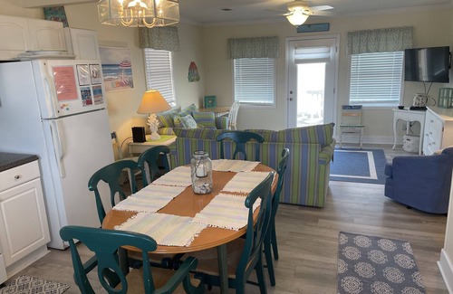 Surf City Cottage | Family-Friendly Oceanfront Property- Sleeps 14