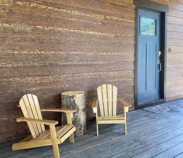 Alma House | Family Friendly, Pet Friendly, New Build, 20 mi to Breckenridge - Lamplighter Lodge