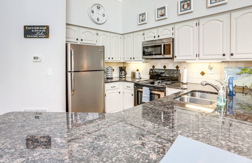 Port Clinton House | Family-Friendly Port Clinton Home w/Private Deck