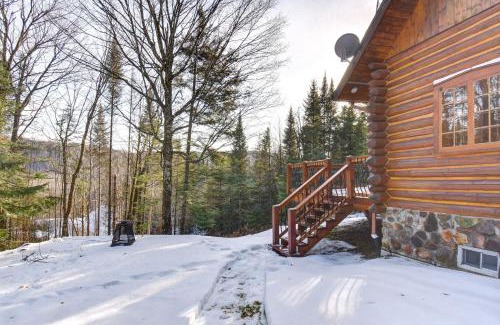 Lac-Superieur Ski Chalet | Family Friendly Private Log Home 6 Person Remote Work Breathtaking Mountain Views Versant Nord