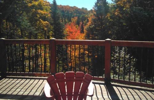 Lac-Superieur Ski Chalet | Family Friendly Private Log Home 6 Person Remote Work Breathtaking Mountain Views Versant Nord