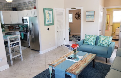 Ono Island Condo | Family-Friendly Resort with Tiki Bar, Live Music; near Naval Air Station, P-Cola