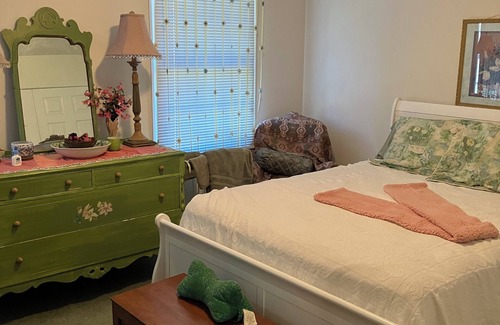 Gladehill House | Family-friendly retreat, 3-bedrooms in Union Hall, minutes to lake