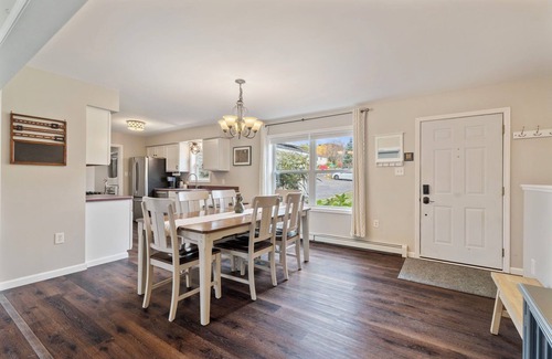 Ithaca House | Family Friendly Retreat Close to Cornell & Ithaca. 6bedrooms 3 baths.